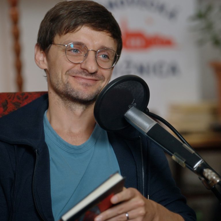 #17 Tomáš Mischura – Poézia a čítanie nás môžu „zjemniť”